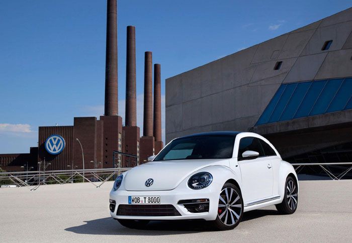 Με το γνώριμο, αλλά εμπλουτισμένο, εξοπλιστικό πακέτο R-Line της VW, θα λανσάρεται και το νέο Beetle.